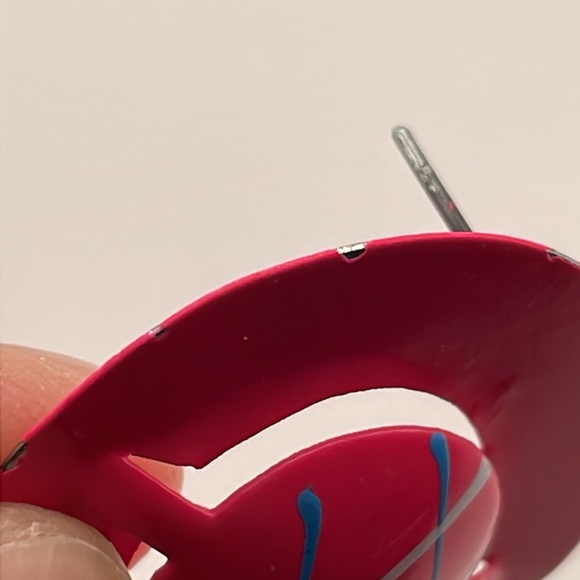 1980โs Pink Circular Painted Metal Stud Earrings (F121) - Picture 6 of 7